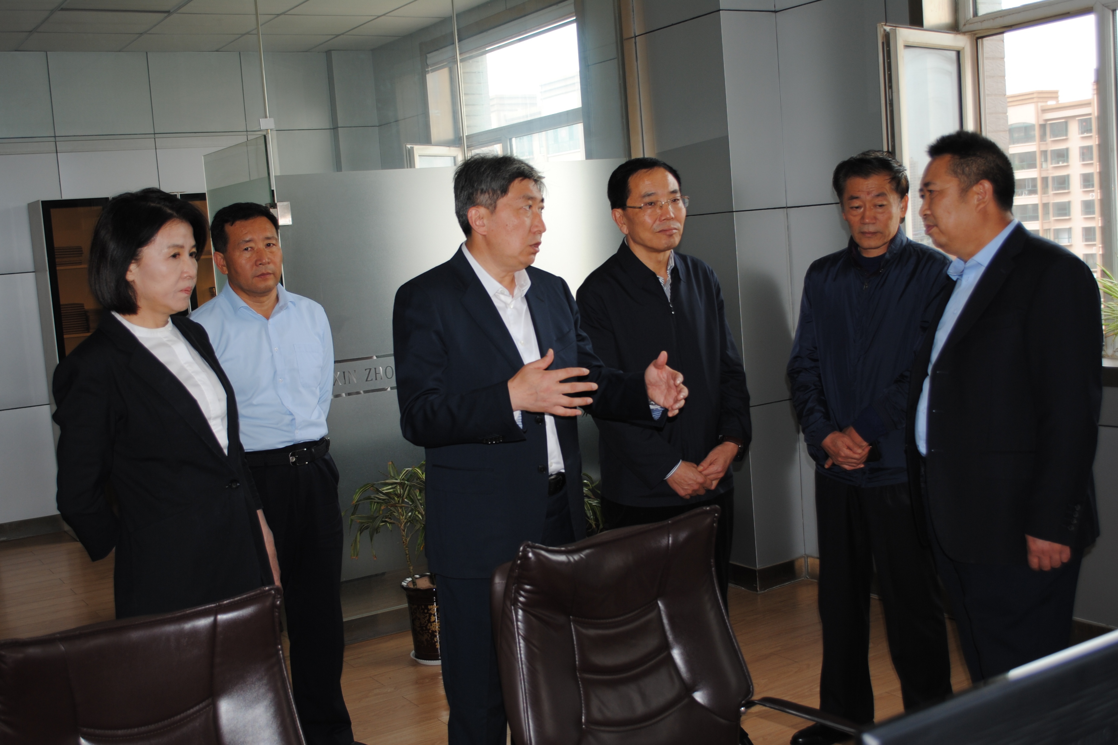 忻州市委副書記、市長朱曉東檢查國慶、中秋長假供水安全生產(chǎn)工作.jpg